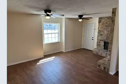 204 E Rucker Street, Granbury, TX 76048 - Photo 4