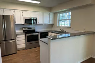 204 E Rucker St, Granbury, TX 76048 - Photo 12