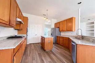 2915 Olympia Dr, Grand Prairie, TX 75052 - Photo 2