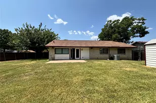 930 Briar Way, Garland, TX 75043 - Photo 2