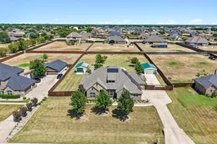 620 Cross Creek Dr, Waxahachie, TX 75167 - Photo 2