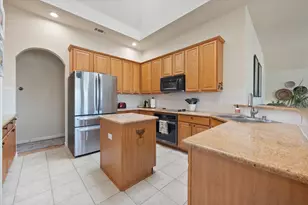 8821 Mallory Ct, Waxahachie, TX 76065 - Photo 4