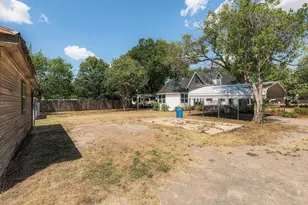 605 S Bond St, Whitewright, TX 75491 - Photo 38