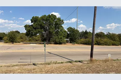 4560 N University Hills Boulevard, Lancaster, TX 75134 - Photo 2