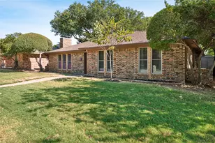 1105 Wood Creek Cir, Flower Mound, TX 75028 - Photo 2