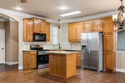 2940 Europa Drive, Grand Prairie, TX 75052 - Photo 4