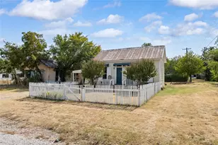 904 Ave F, Cisco, TX 76437 - Photo 2