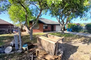 310 W 10th St, Los Fresnos, TX 78566 - Photo 12