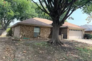1908 Berrybrook Dr, Fort Worth, TX 76134 - Photo 2