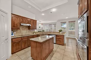 14 Lucas Ln, Edgecliff Village, TX 76134 - Photo 4