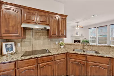 14 Lucas Lane, Edgecliff Village, TX 76134 - Photo 8