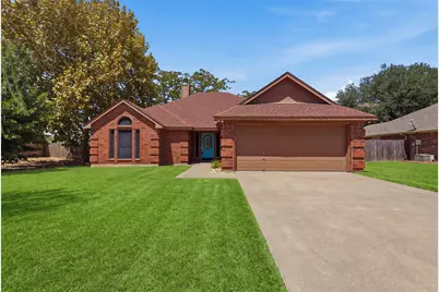 1507 Saddle Creek Court, Granbury, TX 76048 - Photo 2