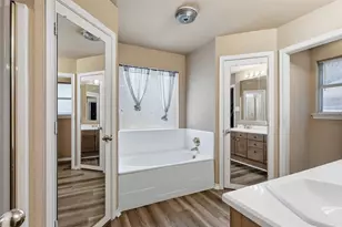 1507 Saddle Creek Ct, Granbury, TX 76048 - Photo 14