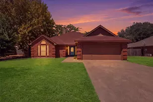 1507 Saddle Creek Ct, Granbury, TX 76048 - Photo 1
