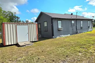 305 N Eagle St, Weimar, TX 78962 - Photo 4