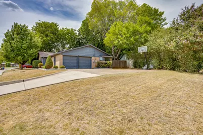 435 SE Gardens Boulevard, Burleson, TX 76028 - Photo 4