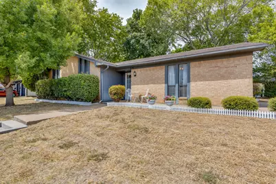 435 SE Gardens Boulevard, Burleson, TX 76028 - Photo 2