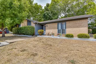 435 SE Gardens Blvd, Burleson, TX 76028 - Photo 2