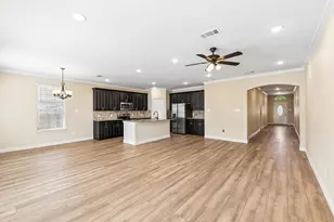 1918 Avenue D, Grand Prairie, TX 75051 - Photo 6