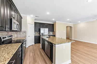 1918 Avenue D, Grand Prairie, TX 75051 - Photo 10