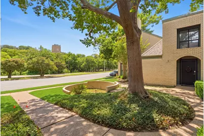 2637 McCart Avenue, Fort Worth, TX 76110 - Photo 4