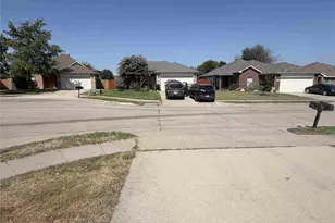 9325 Rhoni Ct, Fort Worth, TX 76140 - Photo 4