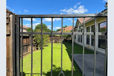 830 La Cima, Irving, TX 75039 - Photo 2
