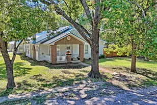 301 W Howell St, Saint Jo, TX 76265 - Photo 18