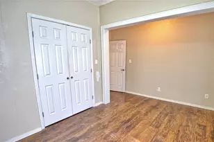 301 W Howell St, Saint Jo, TX 76265 - Photo 8