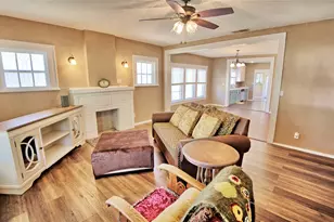 301 W Howell St, Saint Jo, TX 76265 - Photo 2