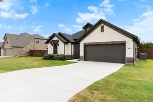 2106 Briarwood Dr, Bridgeport, TX 76426 - Photo 2