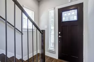 1303 Palm Canyon Dr, Dallas, TX 75204 - Photo 2