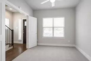 1303 Palm Canyon Dr, Dallas, TX 75204 - Photo 4