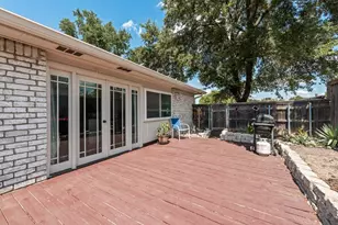 1838 Sandra Ln, Grand Prairie, TX 75052 - Photo 20