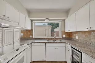 1949 Shorewood Dr, Grapevine, TX 76051 - Photo 12