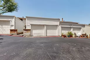 1949 Shorewood Dr, Grapevine, TX 76051 - Photo 32