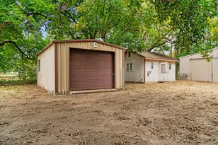 165 E Bennett St, Detroit, TX 75436 - Photo 22