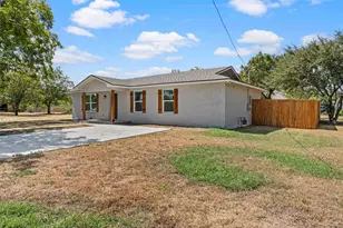 234 Avenue E, Lacy Lakeview, TX 76705 - Photo 2