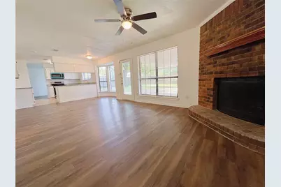 616 Valley Spring Drive, Arlington, TX 76018 - Photo 10