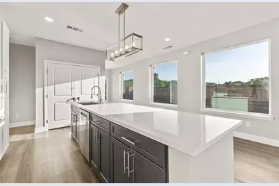 825 Premier Parkway, Grand Prairie, TX 75051 - Photo 4