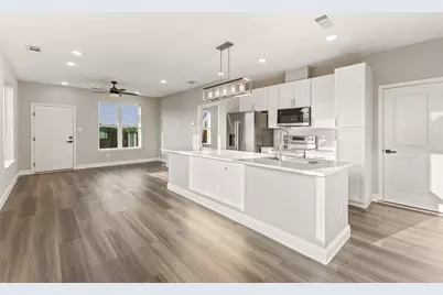 825 Premier Parkway, Grand Prairie, TX 75051 - Photo 2