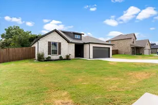 2110 Briarwood Dr, Bridgeport, TX 76426 - Photo 2