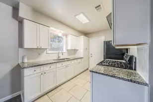 4646 Ridgepoint Dr, Dallas, TX 75211 - Photo 6