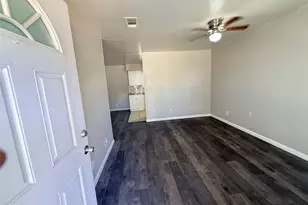 4646 Ridgepoint Dr, Dallas, TX 75211 - Photo 2