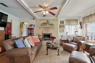 112 W Ireland Dr, Irving, TX 75062 - Photo 6