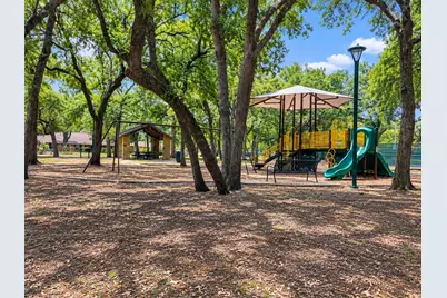 112 W Ireland Drive, Irving, TX 75062 - Photo 22