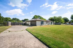 108 Haywood Dr, Benbrook, TX 76126 - Photo 4