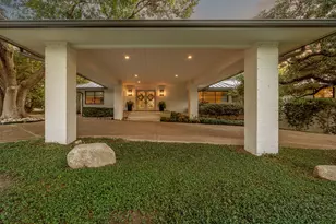 5849 Merrymount Rd, Westover Hills, TX 76107 - Photo 4
