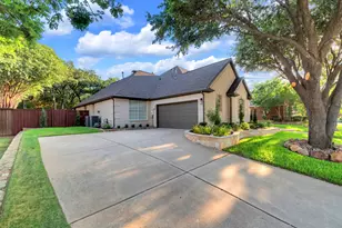 913 Rosemary Dr, Flower Mound, TX 75028 - Photo 2