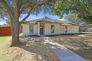 924 Edgefield Trail, Flower Mound, TX 75028 - Photo 2